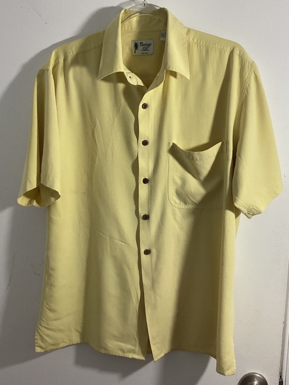 VINTAGE SILK CIRCA 1969 MEN SZ MEDIUM YELLOW SHORT SLEEVE BUTTON FRONT SHIRT